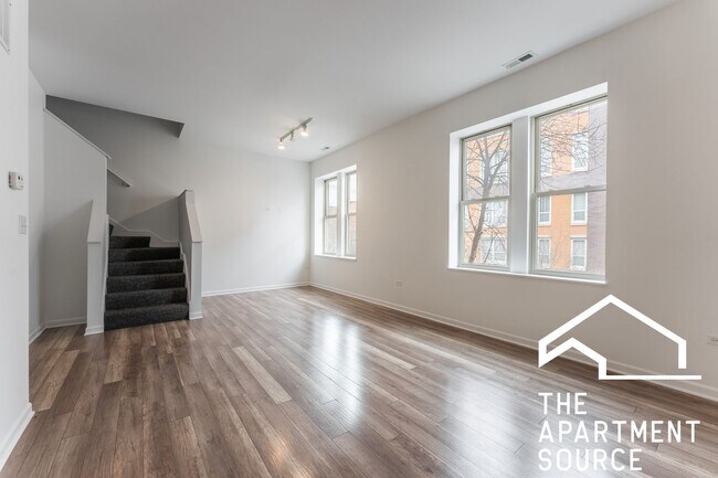 Photo - Modern Duplex Up: 2 Bed 2.5 Bath & In Unit W/D Unidad 204