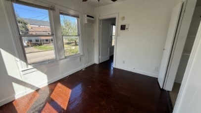 Building Photo - 3311 Crawford St Unit B