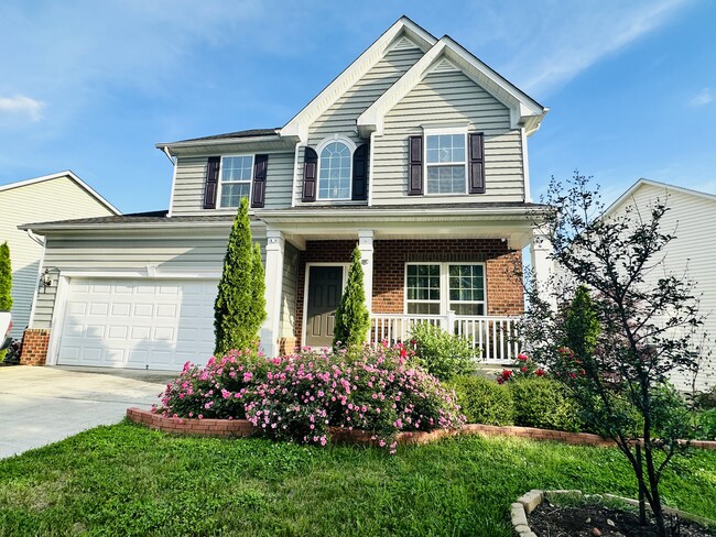 Charming Single Family home with porch and 2-car garage - 1023 Cook Dr SE House