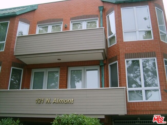 Building Photo - 121 N Almont Dr Unit 302 Rental