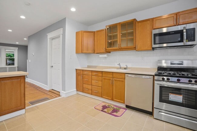 Photo - FIRST MONTH FREE* Large Twin Home! One (1) Car Garage, W/D Hookups in basement, Stainless Applian...