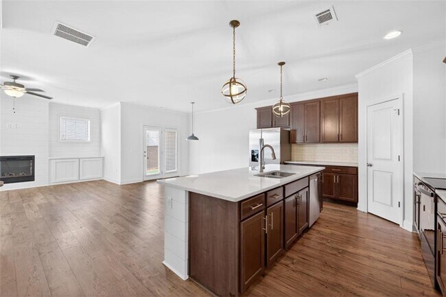 Photo - 5524 Garens Way