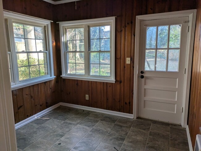 breakfast rm - 184 Garden Ln Unit Left