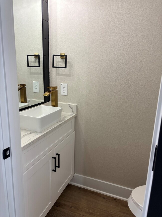 Photo - 2105 Esther Dr