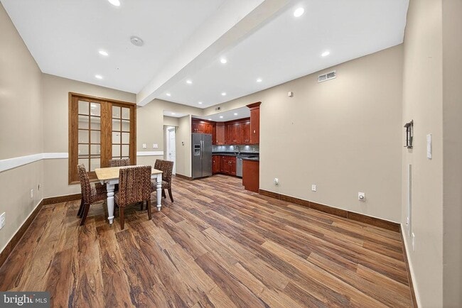 Photo - 817 6th St NW