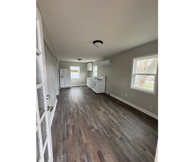 Building Photo - 1570 Chippewa Ave SE Unit 451 16th St