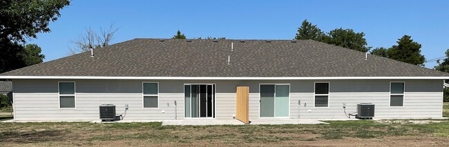 Photo - 122 S Russell Ave