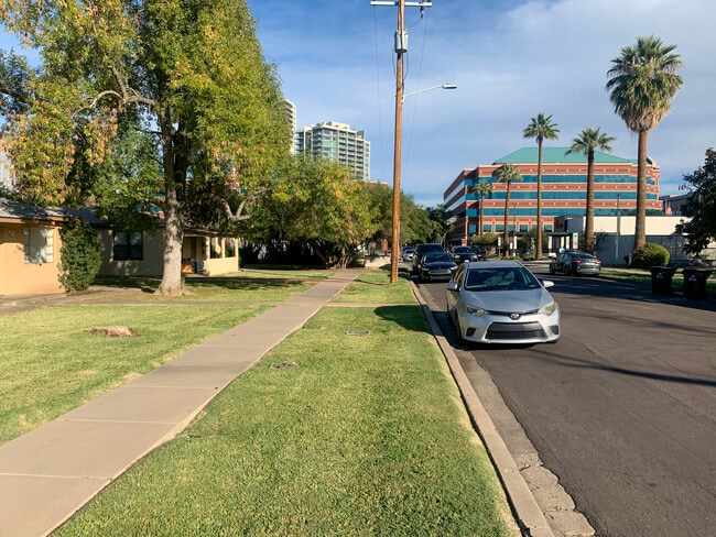 Photo - 832 S Maple Ave