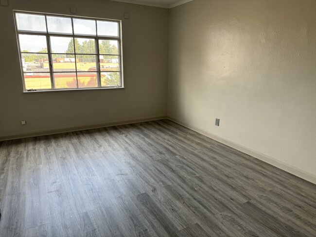 Building Photo - 2409 Myers Ave Unit C