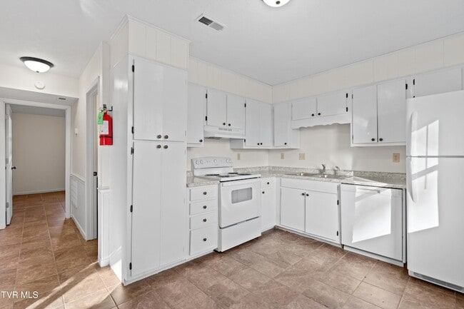 Photo - 1001 Kiser Blvd