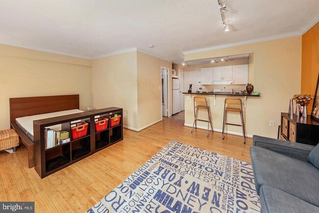 Photo - 2030 F St NW Unidad 209