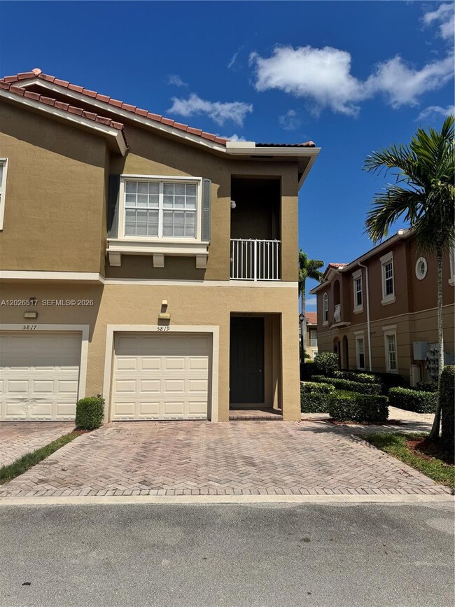 Building Photo - 5819 Hampton Hills Blvd