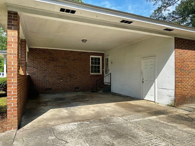 Photo - 2300 E Hewitt St