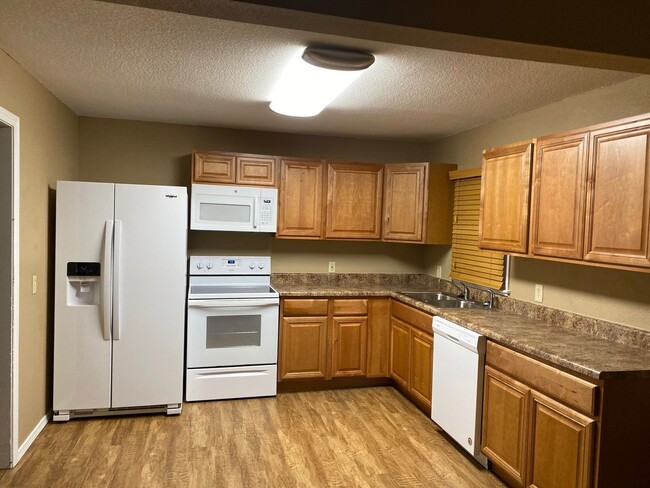 Photo - 3 Bedroom, 1 Bath House for Rent - All Appliances Included