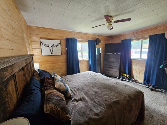 Photo - 147 Thom St
