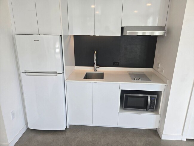 Photo - N Vancouver (3215) Unit ADU