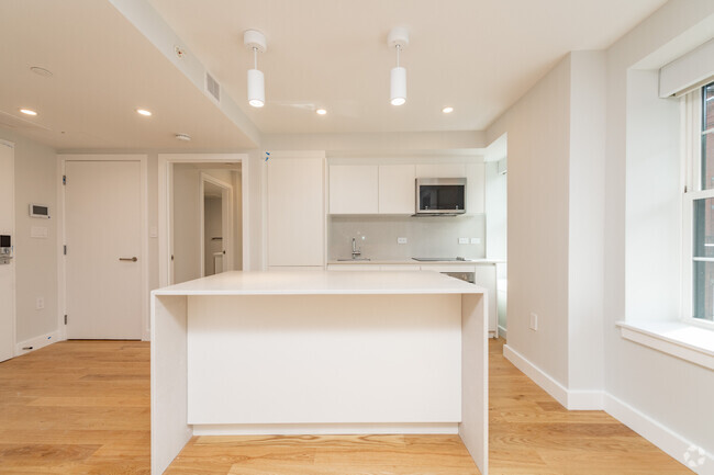 Building Photo - 24 Fleet St Unit 3 Rental