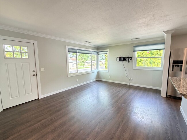 Photo - 323 N Kentucky Ave