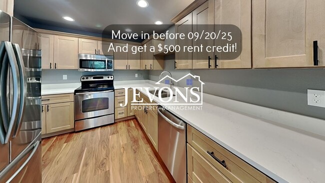 Building Photo - Top-floor 2-level condo with brand-new kit...