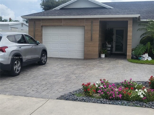 Building Photo - 5512 SW 57th Pl Rental