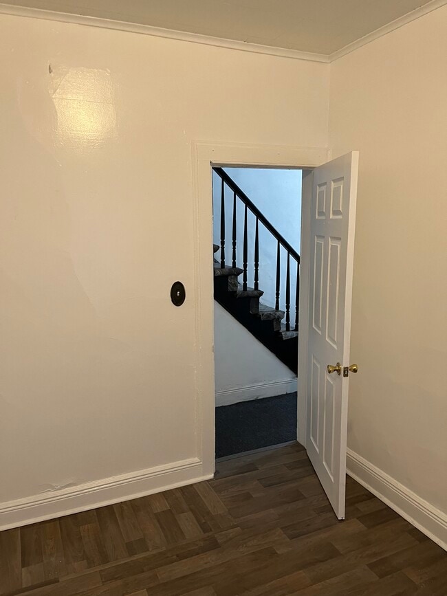 Photo - 44 N Bond St