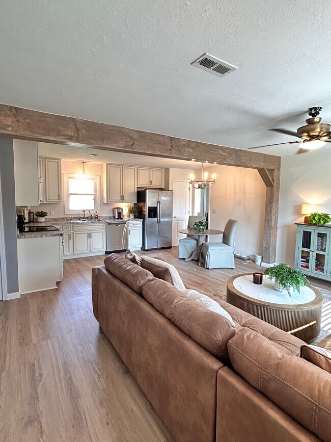 Photo - 4214 Englewood Blvd