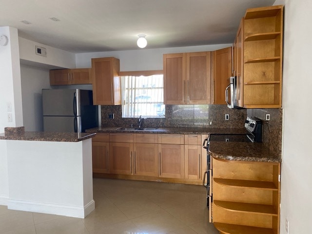 Kitchen w/ Granite Countertop - 7680 SW 82nd St Unit H121