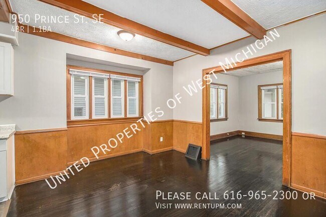 Photo - 950 Prince St SE