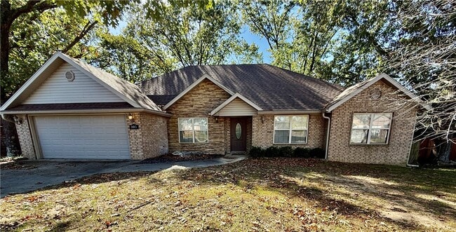 Photo - 305 Meadows Ct