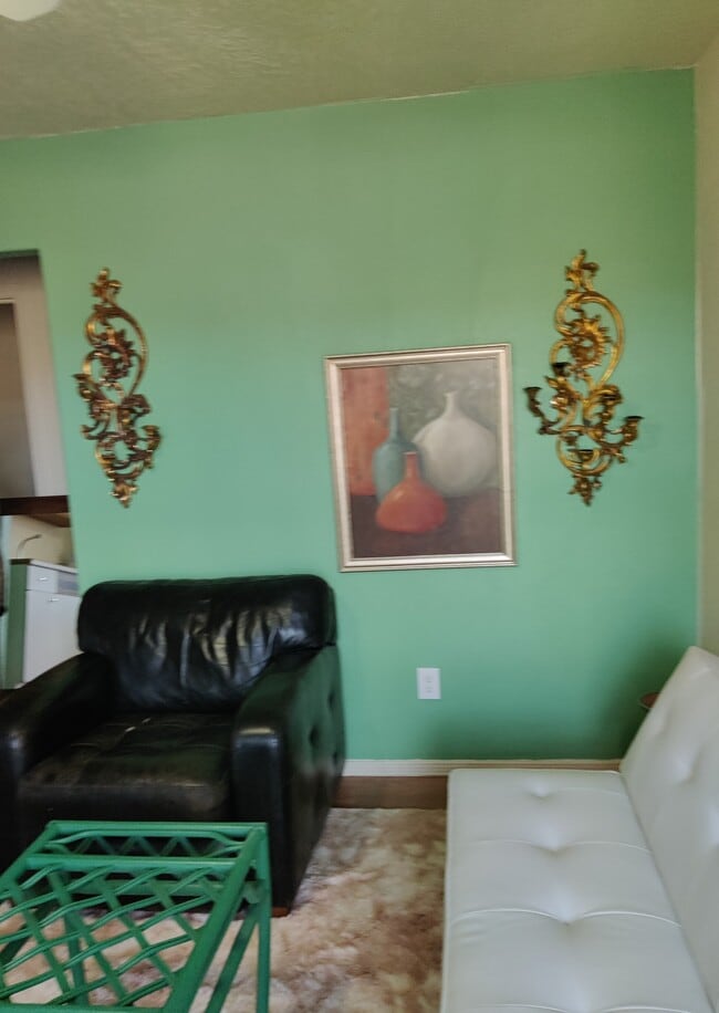 Building Photo - 810 Georgiana Dr Unit A