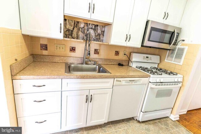 Photo - 4343 Cherry Hill Rd Unit 305