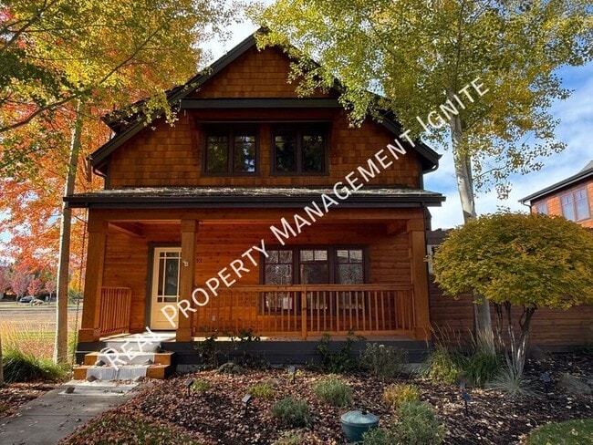 Building Photo - 453 S Pine St