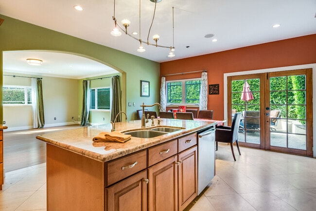 Photo - 2006 Manhattan Beach Blvd Unidad A