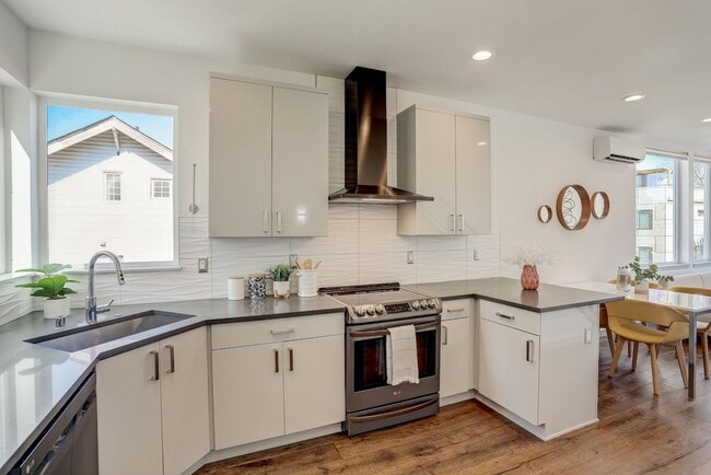 Photo - 1761 16th Ave S