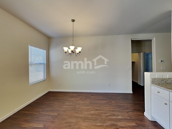 Photo - 11320 Harvester