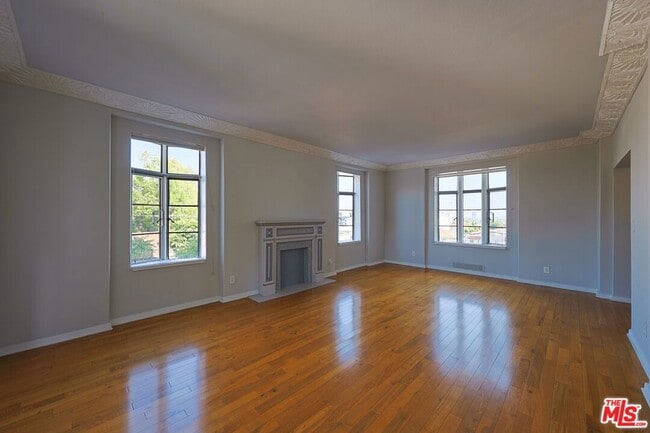 Photo - 1314 Hayworth Ave Unit 303