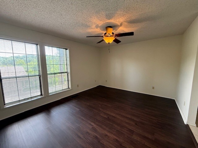 Photo - 2210 Oakwood Ave
