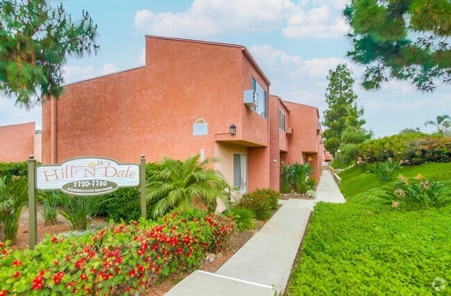 Building Photo - Spacious 2-bedroom, 1.5 bath in Del Cerro Rental