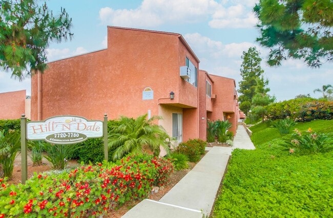 Spacious 2-bedroom, 1.5 bath in Del Cerro - Spacious 2-bedroom, 1.5 bath in Del Cerro House