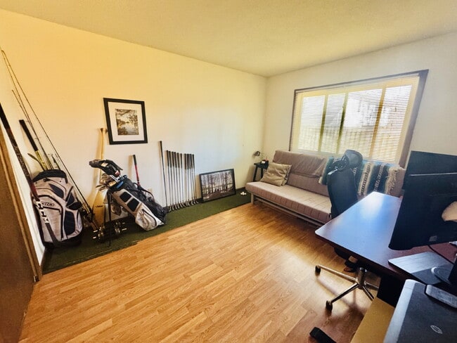 Charming 2-Bed Townhouse in St. Louis Park - Your Cozy Home Awaits!