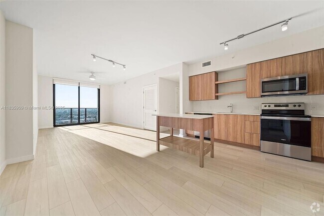 Building Photo - 555 NE 8th St Unit 1008 Rental