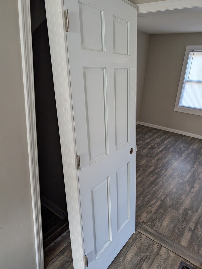 Photo - 987 W Vest St