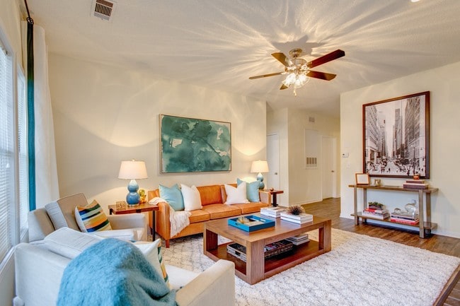 Crowne Oaks Apartments