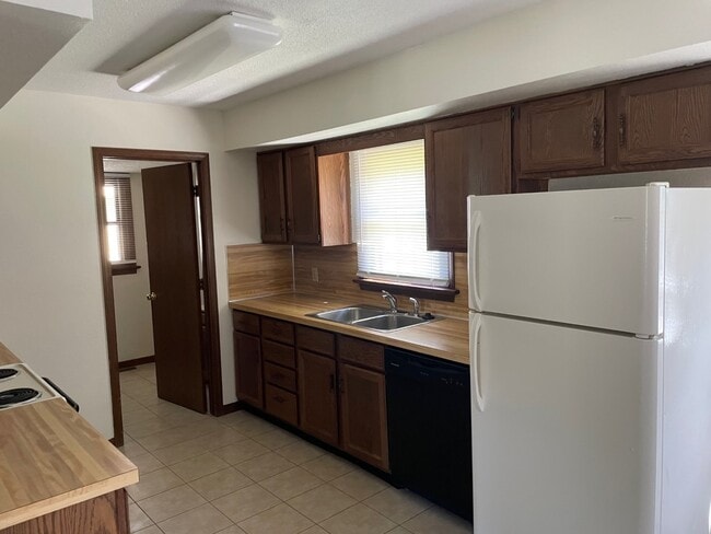 Photo - 674 Dussel Dr