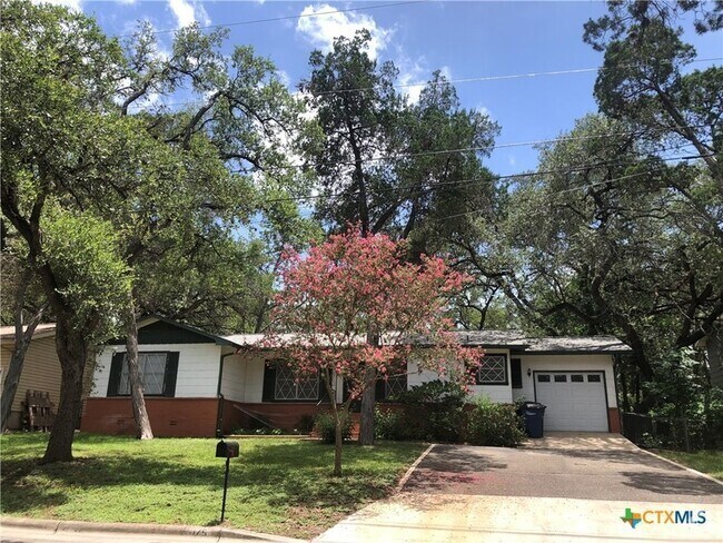 Building Photo - 1175 Canyon Dr Rental