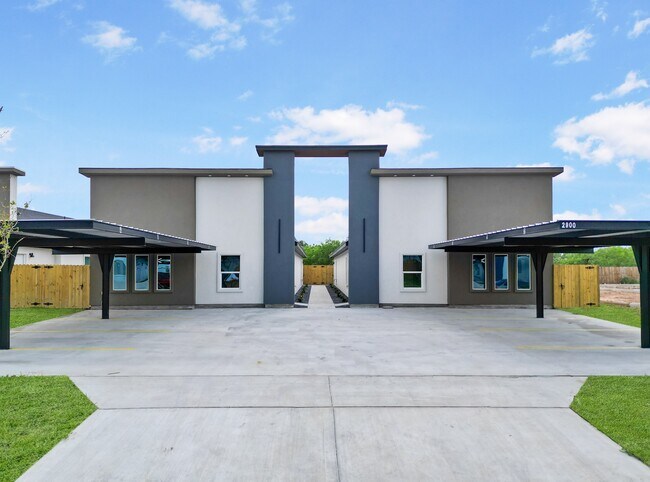 Photo - 2900 S Links Dr House