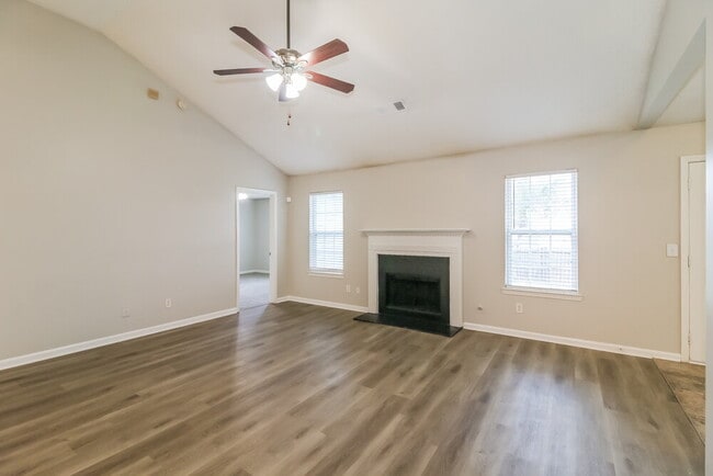 Photo - 4935 River Overlook Way