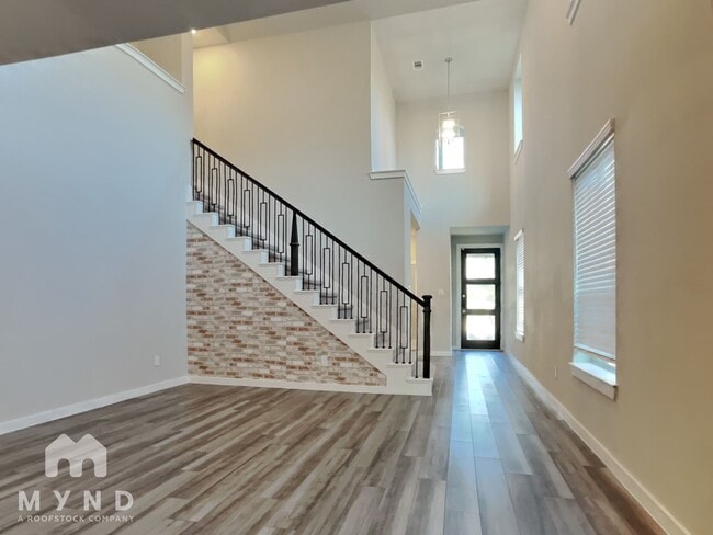 Photo - 734 Lacebark Elm Trl