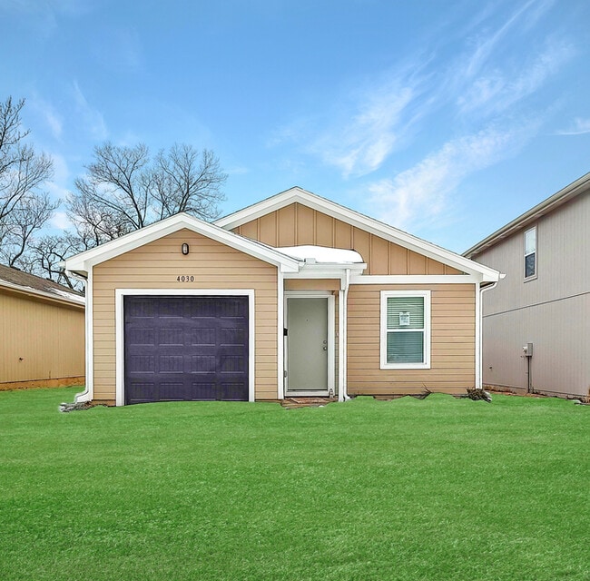 Building Photo - 3 Bed/2 Bath Home with Garage / Pet-Friendly / Coming Soon!