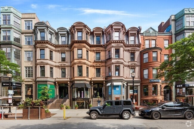 Building Photo - 121 Newbury St Unit 4 Rental
